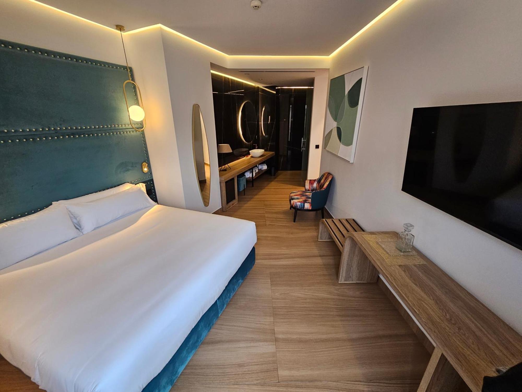 Hotel Las Tres Campanas Badajoz Buitenkant foto