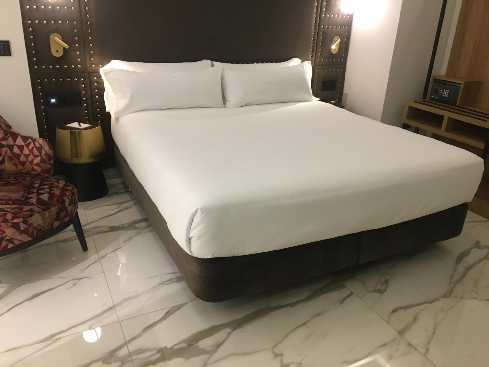 Hotel Las Tres Campanas Badajoz Buitenkant foto